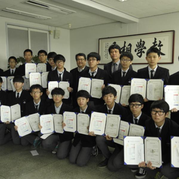  2014년 - 25명 학생에게 2,500여만 원의 장학금 전달식을 가져